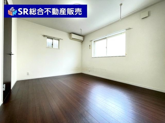 吉田4丁目中古戸建の洋室|2面採光で明るい光が入ってきます！