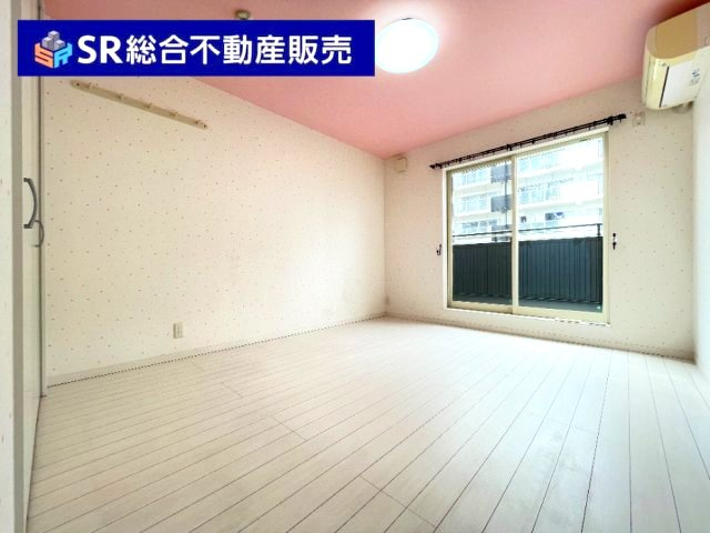 吉田4丁目中古戸建の子供部屋|クロスが特徴的な洋室です！