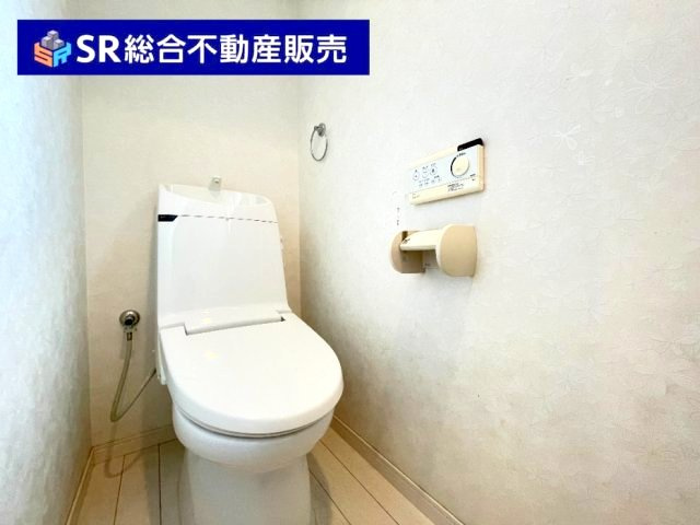 吉田4丁目中古戸建のトイレ|トイレが2ヵ所あるので朝の忙しい時間帯でも安心です♪