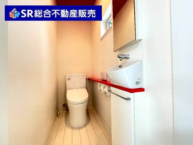吉田4丁目中古戸建のトイレ|手洗い付きの便利なトイレです！
