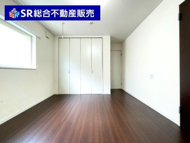 吉田4丁目中古戸建の洋室|1F　7.5帖。広々とした洋室です！