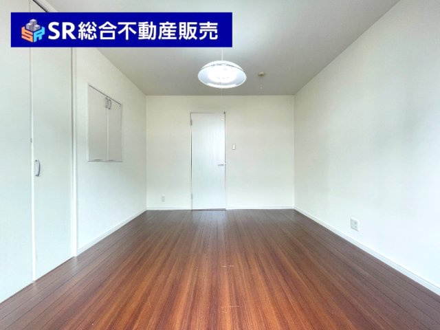 吉田4丁目中古戸建の寝室|3F　7.0帖。落ち着いた雰囲気で寝室にいかがでしょうか？