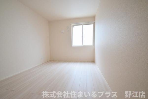リヴェール鶴見の洋室