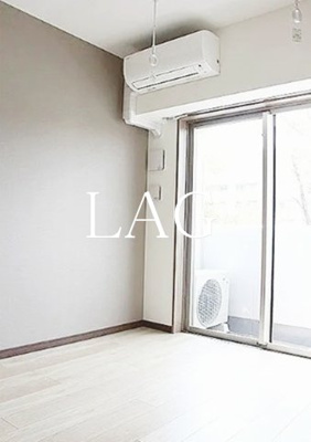【居間・リビング】 | Ｒｉｓｉｎｇ　Ｐｌａｃｅ綾瀬二番館 | 洋室のお部屋です。