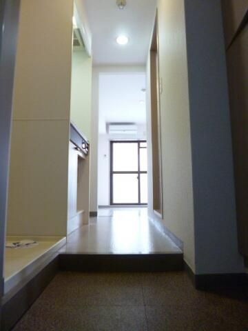 スカイコート本郷東大前の玄関
