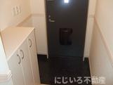 シャインヒルズ富岡の玄関