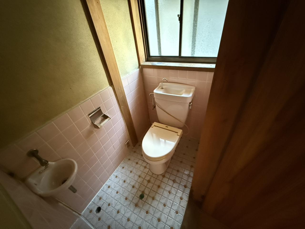 鳥取市伏野中古戸建のトイレ