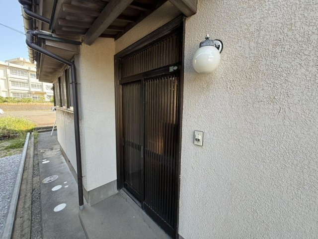 鳥取市伏野中古戸建の玄関