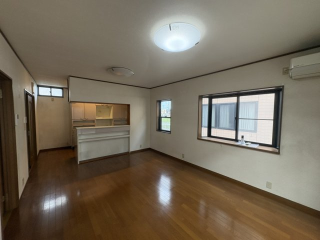 西条市玉津中古住宅【990】土地47.69坪　建物31.05坪の居間・リビング