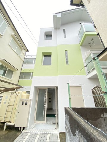 春日マンションの外観