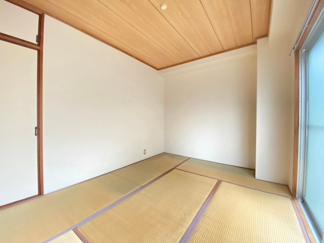 春日マンションの寝室