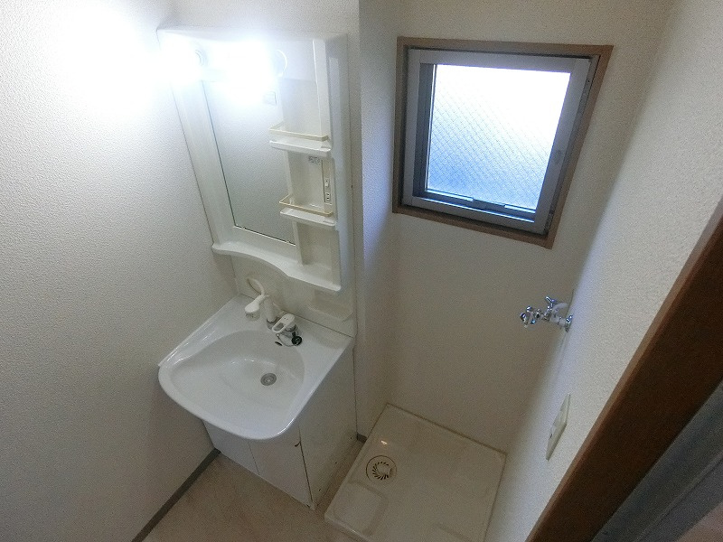 タモンズハートビレッジB棟の独立洗面台|同建物　同タイプ　イメージ写真