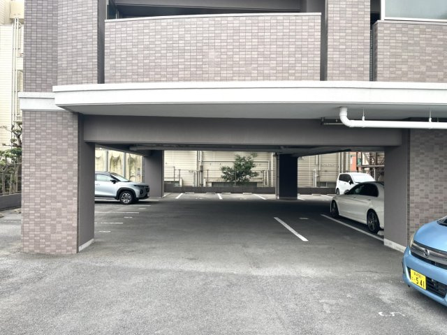 ドゥグラン永昌東の駐車場