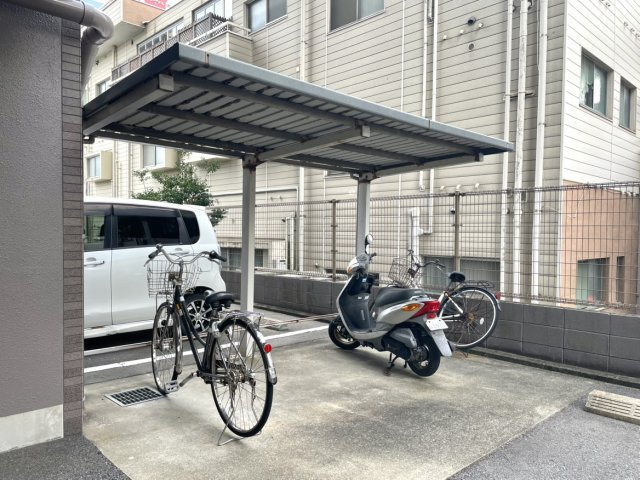 ドゥグラン永昌東の駐車場
