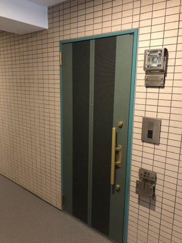 中央区日本橋３丁目の賃貸マンションの玄関