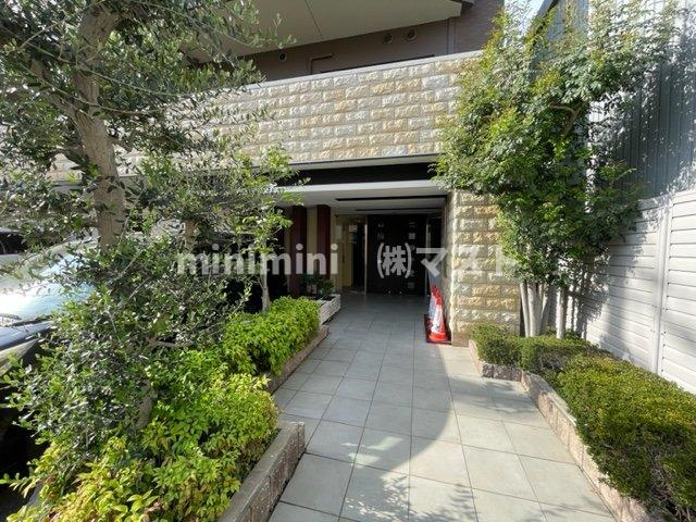 レシェンテ西梅田のエントランス