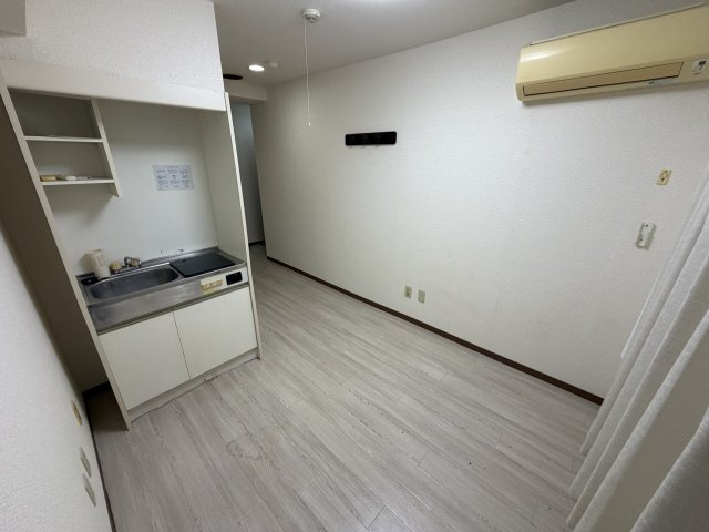 ロイヤル石川町の居間・リビング