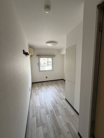 ロイヤル石川町の洋室