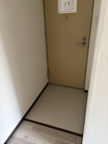 ロイヤル石川町の玄関