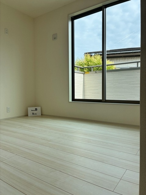 船橋市小室町の洋室