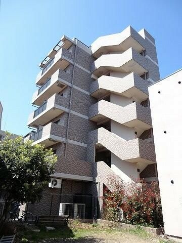 カルフール　本牧の外観