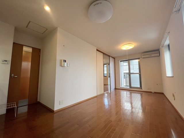 ファインスクエア祐天寺の居間・リビング|★明るいフローリングの角部屋です★