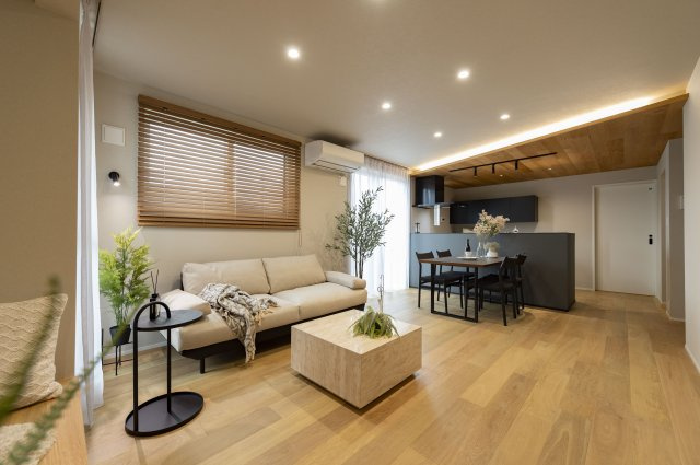 福井市栗森町　モデルハウスの居間・リビング