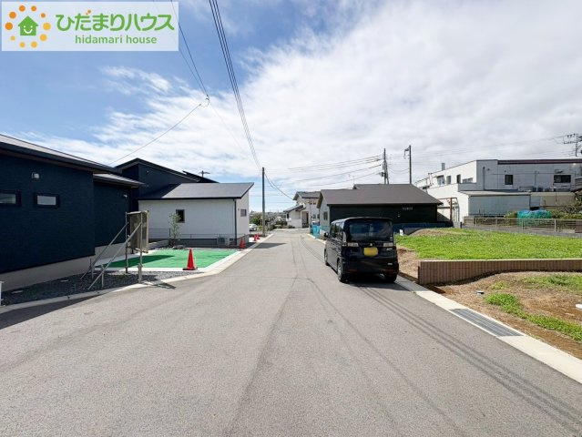 タマタウン東大沼　新築戸建　2号棟の前面道路含む現地写真|前面道路幅7ｍ☆車の出入りもラクラクできちゃいます(^^♪