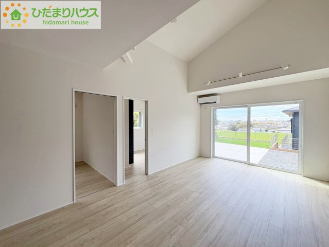 タマタウン東大沼　新築戸建　2号棟の居間・リビング|南向きのリビングではぽかぽかの日差しが感じられます☆彡