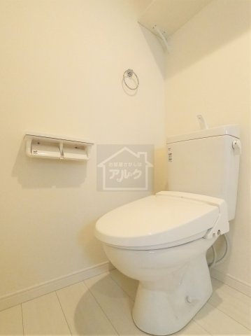 練馬区氷川台４丁目のアパートのトイレ|落ち着いた色調のトイレです