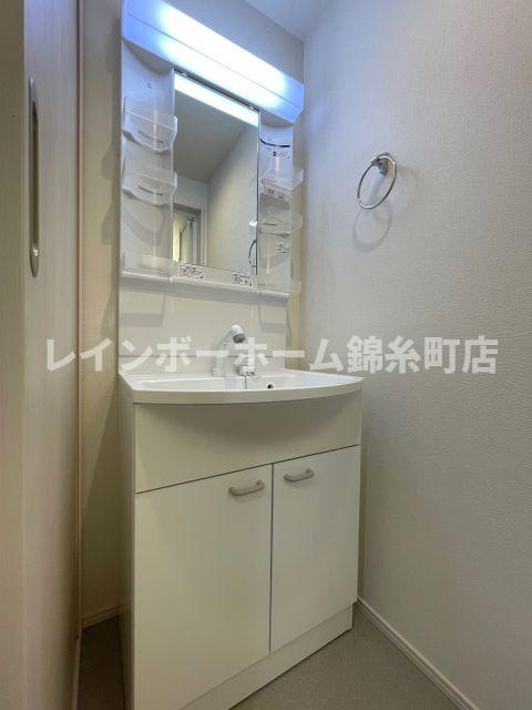 足立区千住関屋町のアパートの独立洗面台