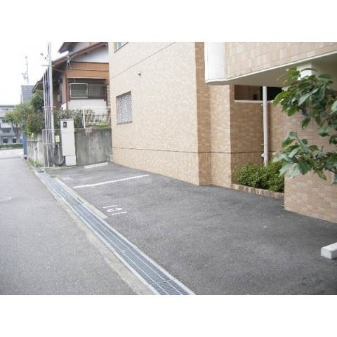 カテドラール柱曙の駐車場
