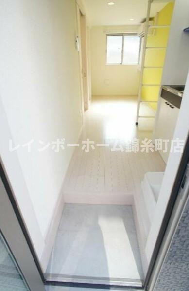 サークルハウス四つ木弐番館の玄関