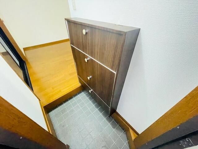 浅野ハイツの玄関