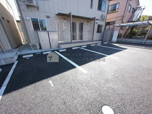ルーエ子平町の駐車場