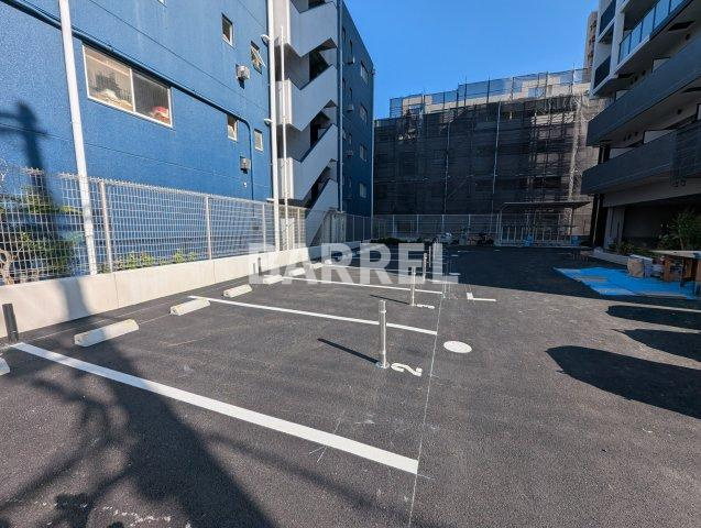 エスリード大阪セレスティアの駐車場