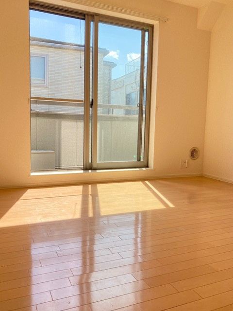 ラ・クール目黒の居間・リビング|★明るいフローリングのお部屋です★