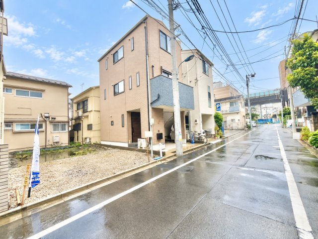 北区王子3丁目　新築戸建の前面道路含む現地写真|2026.09.12撮影

現地ご見学希望・資料請求などお気軽にお問い合わせ下さい！
03-5990-5201