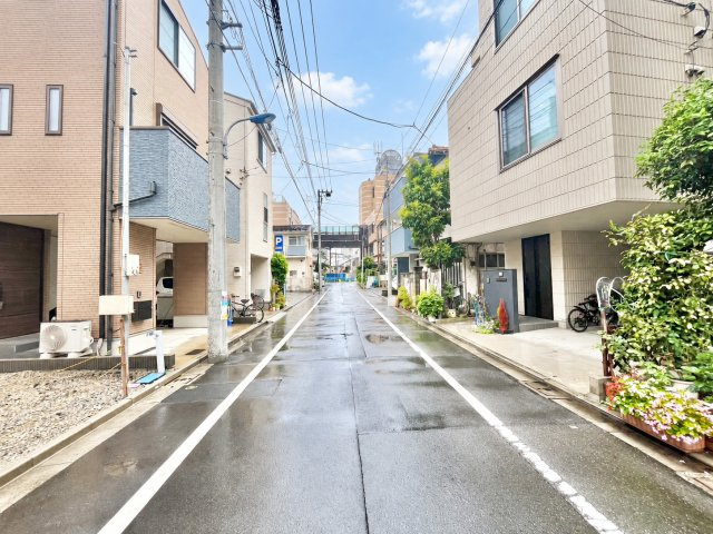 北区王子3丁目　新築戸建の前面道路含む現地写真|2026.09.12撮影

現地ご見学希望・資料請求などお気軽にお問い合わせ下さい！
03-5990-5201