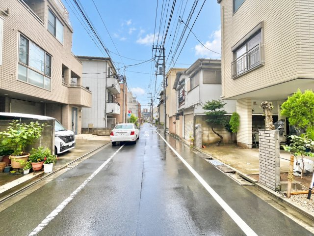 北区王子3丁目　新築戸建の前面道路含む現地写真|2026.09.12撮影

現地ご見学希望・資料請求などお気軽にお問い合わせ下さい！
03-5990-5201