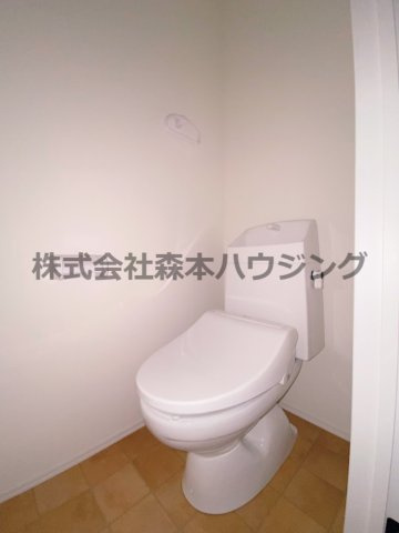 【トイレ】 | 　ルーチェイワフネ | 落ち着いた色調のトイレです