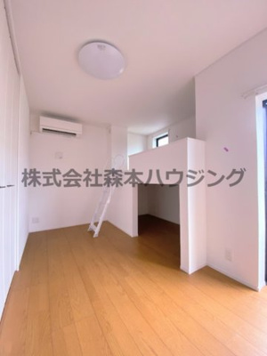 【洋室】 | 　ルーチェイワフネ | 明るい洋室です
