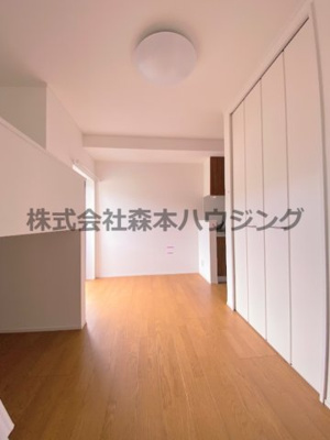 【洋室】 | 　ルーチェイワフネ | 落ち着いた色調の洋室です