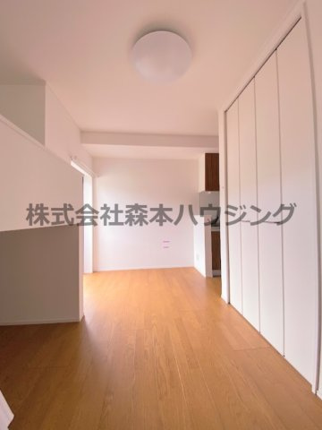 【洋室】 | 　ルーチェイワフネ | 落ち着いた色調の洋室です