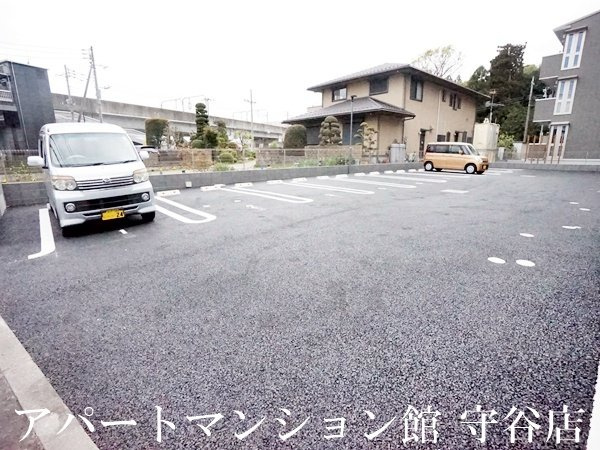 エスポワールの駐車場