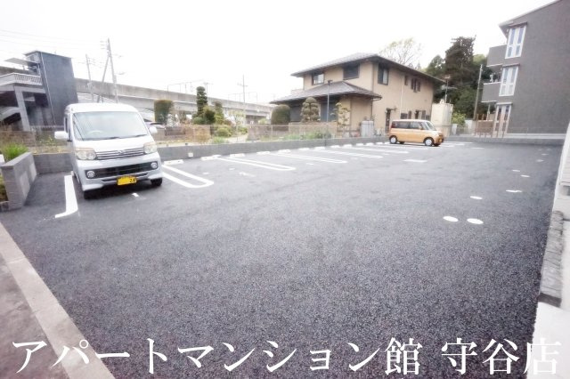 エスポワールの駐車場