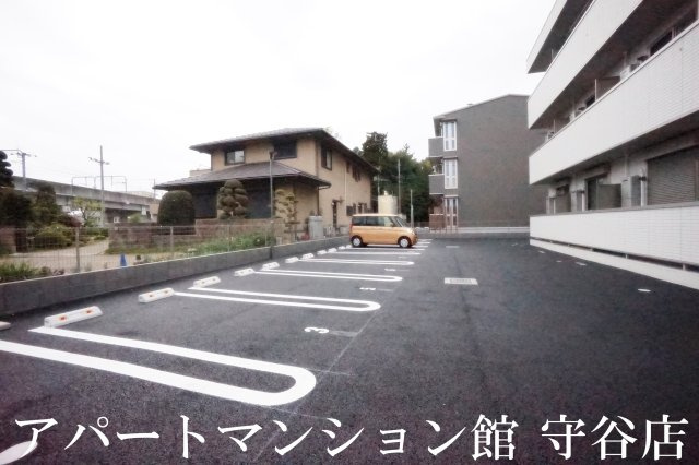 エスポワールの駐車場
