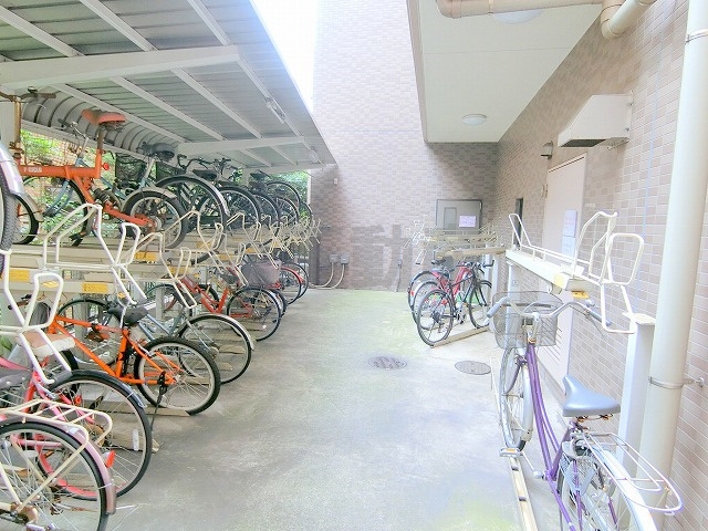 メインステージ大森東のその他共用部分|屋根付きラック式の駐輪場
