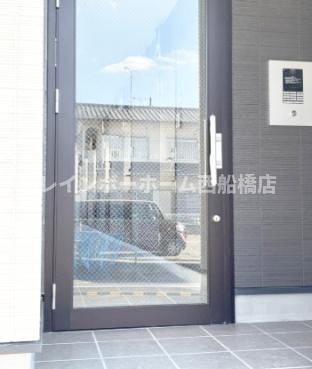 リオン高根台のエントランス