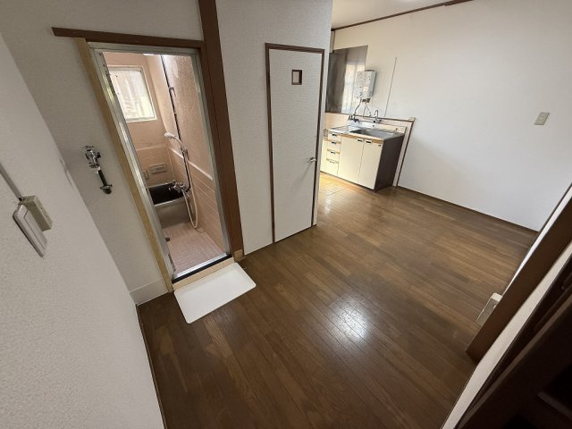 南花屋敷4丁目貸家の居間・リビング